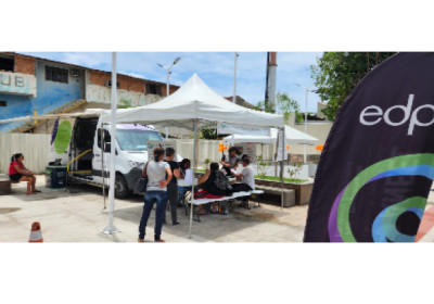 Troca de lâmpadas gratuitas e serviços: EDP leva Van da Boa Energia da EDP para bairros da Serra