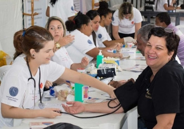 Sesi Saúde Total oferece serviços gratuitos na Praia de Camburi