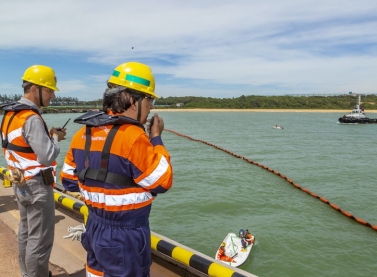 Simulado no Porto de Ubu treina empregados para situações de emergência