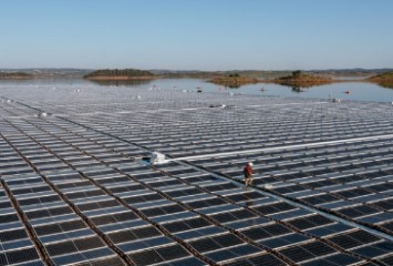 Maior usina solar flutuante da EDP está pronta para produzir energia
