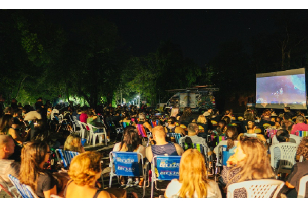 Circuito Vale de Cinema: 40 cidades mineiras serão contempladas com sessões de cinema movido a energia solar e educação ambiental para as famílias