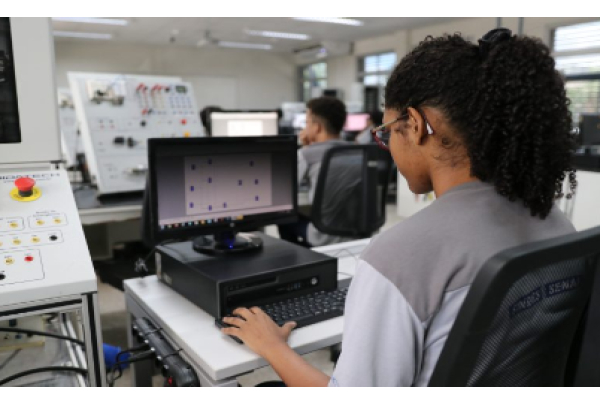 SENAI ES abre 1.500 vagas gratuitas para mulheres em cursos de tecnologia
