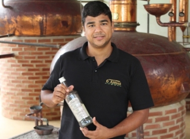 Bandes oferece incentivo para modernizar produção de cachaça artesanal no ES