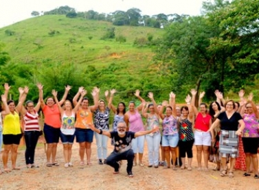 Bordadeiras e quitandeiras de Barra Longa   mostram seus trabalhos no Projeto Empoderar