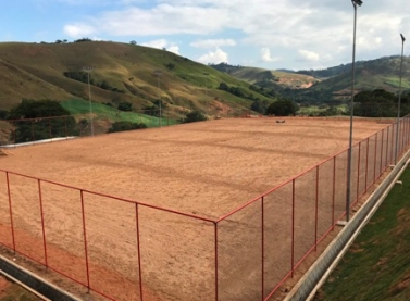 Comunidade de Santana do Deserto, em Rio Doce (MG), terá novo campo de futebol