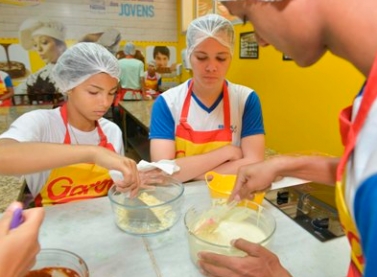 Garoto promove curso sobre a arte de fazer chocolate