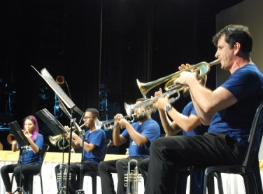 Músicos da Fames embarcam para apresentação em Portugal