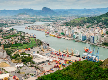 Porto de Vitória supera recorde e tem melhor mês em 56 anos