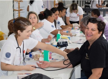 Sesi Saúde Total oferece serviços gratuitos na Praia de Camburi