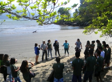 Projeto TAMAR Vitória promove ação pelo Dia Mundial de Limpeza de Praias