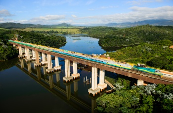 Novo Trem de Passageiros da ferrovia Vitória a Minas completa um ano