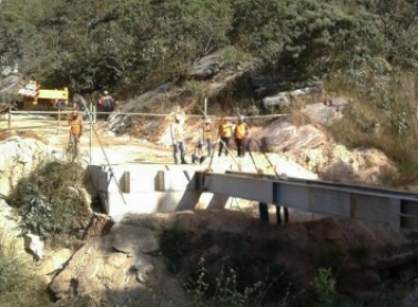 Estradas e pontes de comunidades atingidas recebem serviços de recuperação e reconstrução