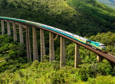 Trem turístico da Vale terá programação de Natal e será todo iluminado