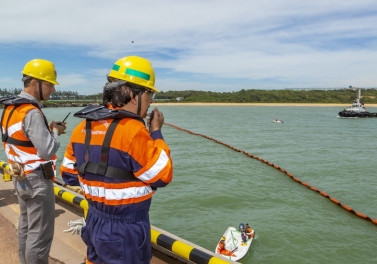 Simulado no Porto de Ubu treina empregados para situações de emergência