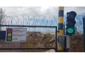 Samarco instala semáforos de aviso de ondas para mais segurança no Porto de Ubu