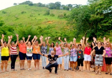 Bordadeiras e quitandeiras de Barra Longa   mostram seus trabalhos no Projeto Empoderar