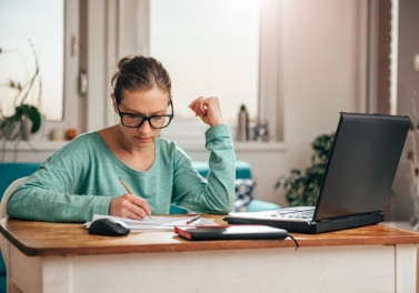 IEL oferece cursos online e webinars gratuitos na área de gestão