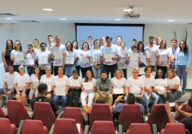 Alunos do projeto Cidadania Digital recebem certificado de qualificação em Cariacica