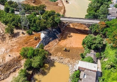 Fundação Renova realiza manutenção na ensecadeira no rio Pequeno em Linhares