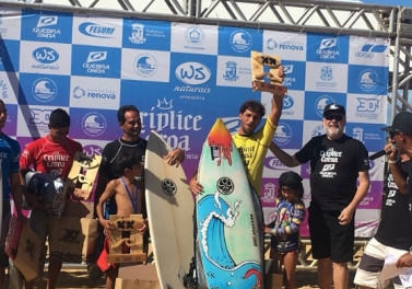 Campeonato de surf leva cerca de 5 mil pessoas à praia de Pontal do Ipiranga (ES)