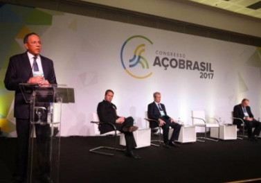 Painel discute a indústria brasileira do aço