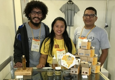 Mel de abelhas nativas de Aracruz é apresentado em maior feira de produtos apícolas do país