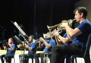 Músicos da Fames embarcam para apresentação em Portugal