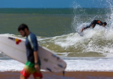 Povoação (ES) recebe a primeira etapa do Circuito Tríplice Coroa Quebra Onda de Surf