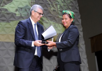 Vencedores do Prêmio Petrobras de Jornalismo recebem troféus no Rio de Janeiro
