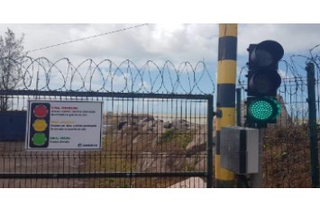 Samarco instala semáforos de aviso de ondas para mais segurança no Porto de Ubu