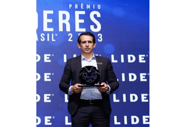 Gustavo Werneck, CEO da Gerdau, é vencedor do Prêmio Líderes do Brasil 2023 na categoria Siderurgia