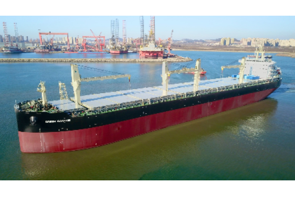 Maior navio de transporte de celulose do mundo conclui sua primeira viagem até a China