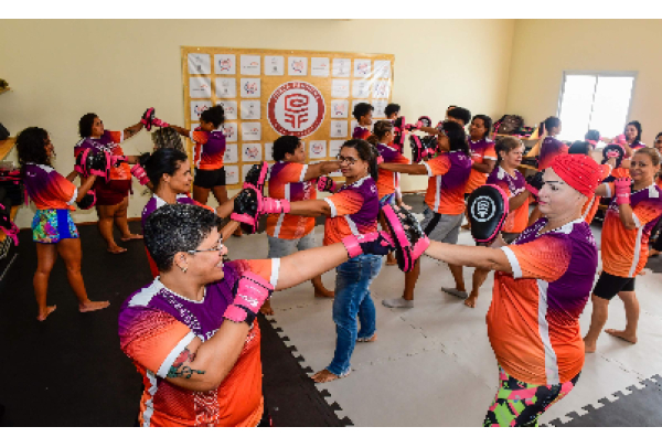 Projeto social Força Feminina, patrocinado pela ArcelorMittal Tubarão, promove aulão gratuito de defesa pessoal para mulheres em Vitória