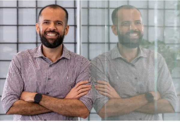 Gerdau se une ao Instituto Caldeira para oferecer capacitação em tecnologia e dados a 18 mil jovens