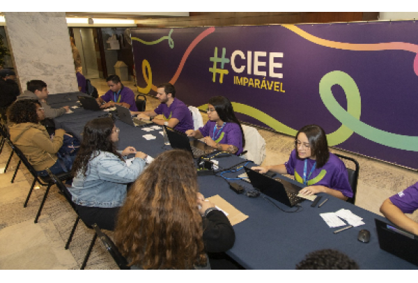 CIEE/ES oferta 401 vagas de estágio e aprendizagem