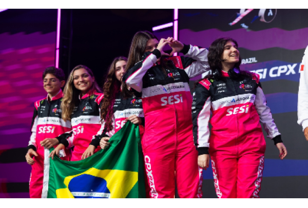Estudantes capixabas voltam de Singapura com troféu conquistado na STEM Racing