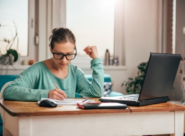 IEL oferece cursos online e webinars gratuitos na área de gestão