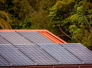 Bandes presente em evento que debate investimento em energia solar para empreendimentos turísticos