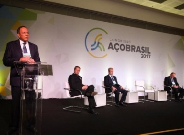 Painel discute a indústria brasileira do aço