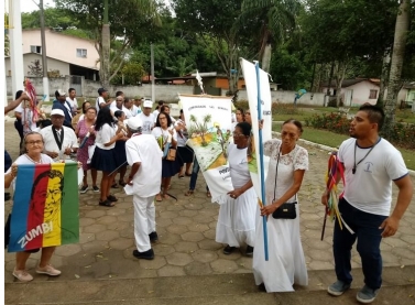 Evento cultural anima turistas e moradores em Povoação, na foz do rio Doce