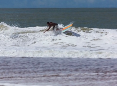 Segunda etapa do tríplice coroa quebra onda de surf acontece em pontal do ipiranga