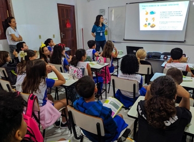 Sicoob ES premia estudantes em concurso de redação e de desenho