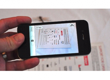 Smartphone substitui scanner e causa "ruptura" na área de cadastramento