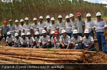 Jovens do sul da Bahia capacitados a operar máquinas florestais