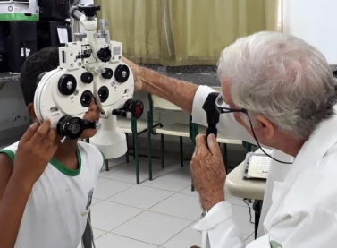 Grupo Simec realiza consultas de estudantes com oftalmologista em escola de Cariacica até sexta-feira