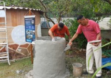 Com uso de tecnologias socioambientais, Núcleo de Educação Ambiental da Fibria realiza formação sobre bioconstrução