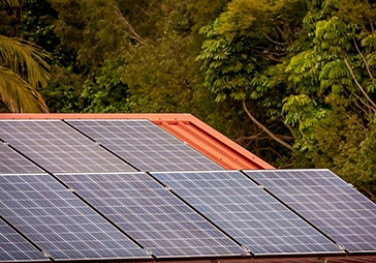 Bandes presente em evento que debate investimento em energia solar para empreendimentos turísticos