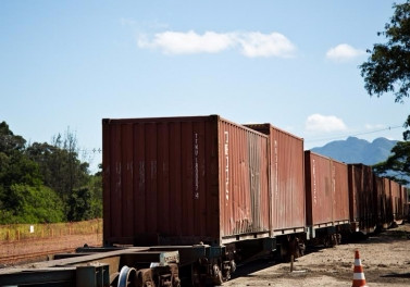 Parceria faz crescer em 400% transporte de calcário por ferrovia