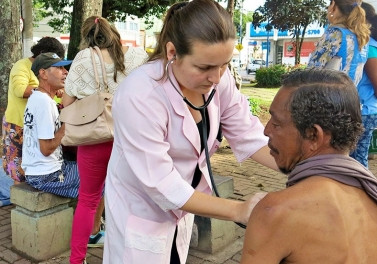 Trabalhadores da saúde se reúnem para discutir avanços no programa Consultório na/de Rua