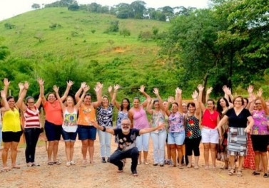 Projeto Empoderar exibe o trabalho das bordadeiras e quitandeiras de Barra Longa (MG)